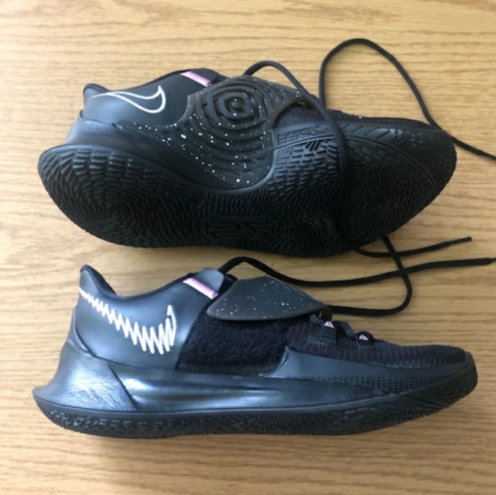 Nike Kyrie low 3 moon sneakers